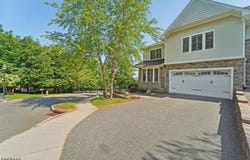 19 Summit Dr, North Caldwell Boro, NJ 07006-4591