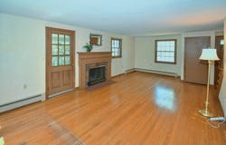 4 Applecrest Rd, Andover, MA 01810