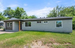 2600 Woodlawn Drive, Ennis, TX 75119