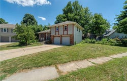 1624 S Lindenwood Drive, Olathe, KS 66062