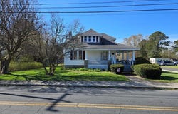 60 KERR ST, ONANCOCK, VA 23417