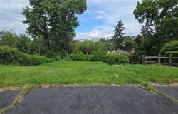 1016 Dallett Rd, Whitehall, PA 15227