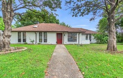 1032 Peach Lane, DeSoto, TX 75115