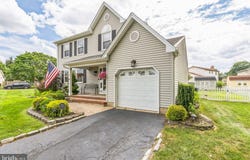 12 PLEASANT VIEW DRIVE, BURLINGTON, NJ 08016