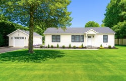 5 Argyle Road, East Quogue, NY 11942