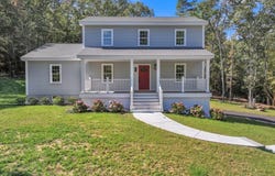 128 Old Southbridge Rd, Dudley, MA 01571