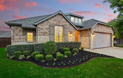9800 Pikes Peak Place, Oak Point, TX 75068