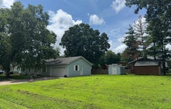 8 Walker Ave, Beardstown, IL 62618