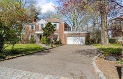 40 Hawthorne Lane, Great Neck, NY 11023