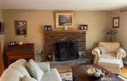 15 County Road, North Branford, CT 06471