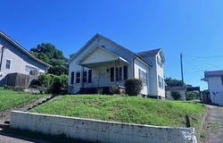 905 NW Queen Ave, Harriman, TN 37748
