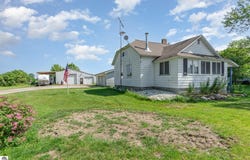 134 W Burton Street, Pompeii, MI 48874
