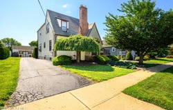 37 Kiawah Avenue, Freehold, NJ 07728