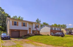 2128 Stoops Ct, Apollo Boro, PA 15673