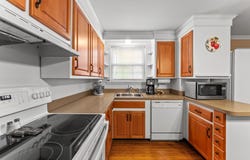 21 MAIN ST, WACHAPREAGUE, VA 23480
