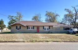 1109 W 9th St, Plainview, TX 79072