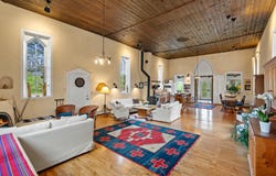 115 Quesnel, Taos, NM 87571
