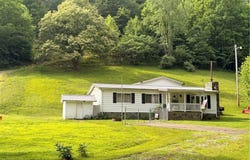1849 Three Mile Road, Elkview, WV 25071