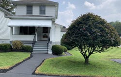 702 Woodlawn Street, Throop, PA 18512