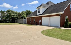 25 Holli Ln, Muscle Shoals, AL 35661