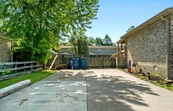 218 HOWLETT Dr, Shepherdsville, KY 40165
