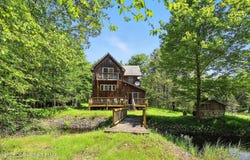 5715 Route 447, Canadensis, PA 18325