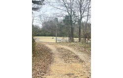 937 MATTHEWS CORNER RD., BYHALIA, MS 38611