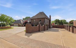 16701 E George Franklyn Drive, Independence, MO 64055