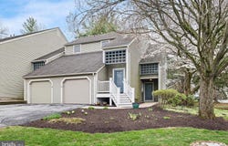 2001 MEADOW Glen, WYOMISSING, PA 19610
