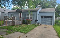 902 E Wea Street, Paola, KS 66071