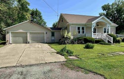 110 E Van Alstine Street, Secor, IL 61771