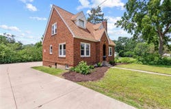 1905 Muscatine Ave, IowaCity, IA 52240