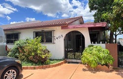 1405 W 38th Pl, Hialeah, FL 33012