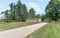 54351 67 1/2 Street, Hartford, MI 49057