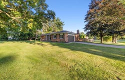 8572 Lee Rd Road, Brighton, MI 48116