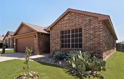 1109 Autumnwood Drive, Azle, TX 76020