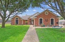 433 Oakberry Drive, Hewitt, TX 76643