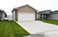 1529 E 5th St, Grand Island, NE 68803