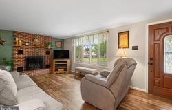 2203 E BUCK ROAD, PENNSBURG, PA 18073