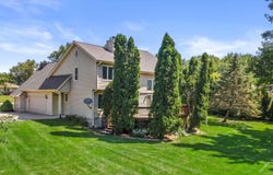 18525 Brookridge Dr, Brookfield, WI 53045