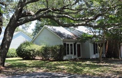 3200 Crystal Oaks Lane, Morehead City, NC 28557