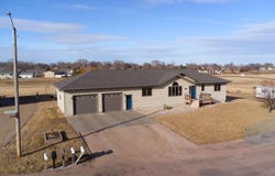 700 E State St E, Plankinton, SD 57368
