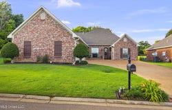 606 Clubhouse Drive, Pearl, MS 39208