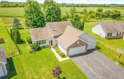 760 N fieldcrest, BYRON, IL 61010