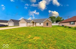 32 Downing Drive, Trafalgar, IN 46181