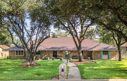 5613 Oakmont Lane, Fort Worth, TX 76112