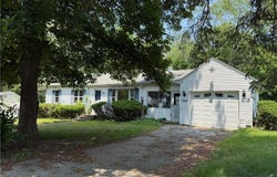 5 Pleasant View Circle, Smithfield, RI 02828