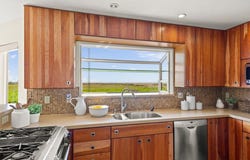861 Railroad AVE, HALF MOON BAY, CA 94019