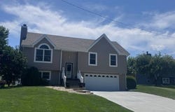 804 E 4th St, Cameron, MO 64429