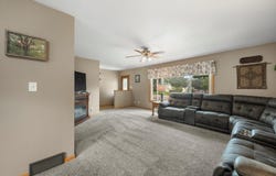 9537 W Sarasota Pl, Wauwatosa, WI 53222